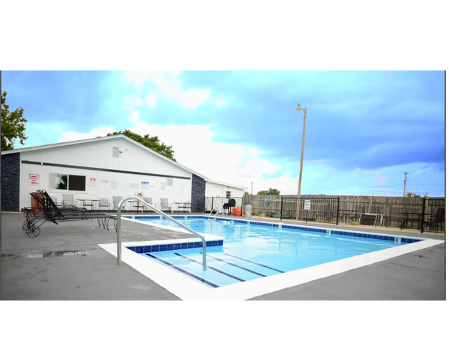 Cherry Hill Apartments Pool
