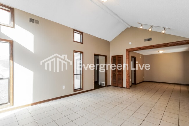 Photo - 8216 Shallow Glen Trail