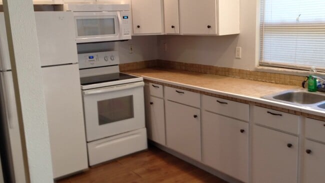 Photo - 15177 Oak Ln