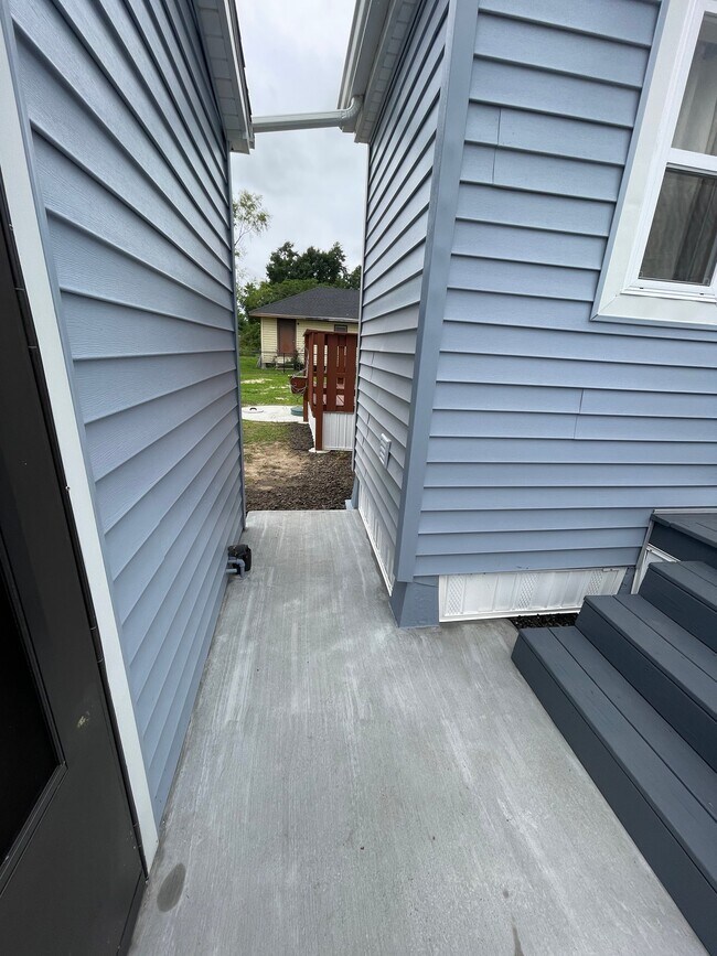 Photo - 333 California St