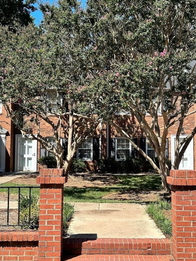 Building Photo - 305 Hanover Arms Ct