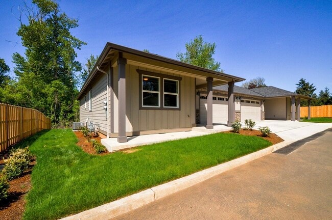 Photo - 257-259 NW Douglas St Unit 257