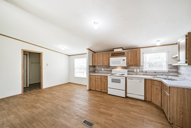 Photo - 33205 Wedgewood Dr