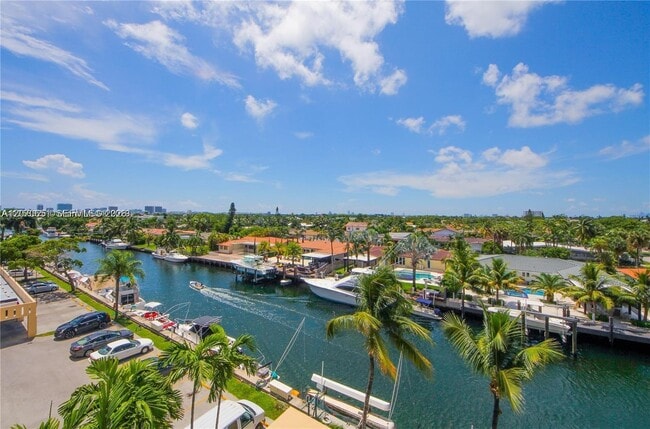 Photo - 2350 NE 135th St Unidad 403