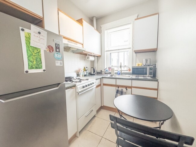 Photo - 1572 Commonwealth Avenue