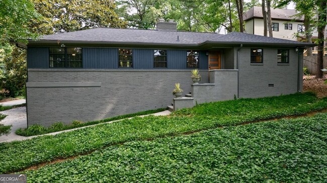 Building Photo - 776 Windsor Parkway