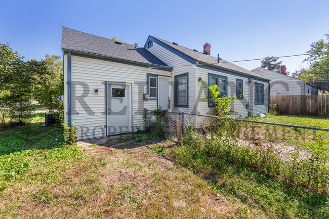 Photo - 653 Harding St