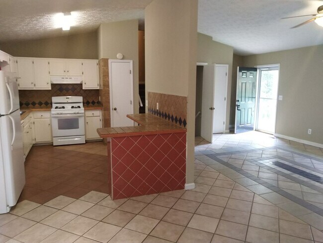 Photo - 2425 Justin Dr SW