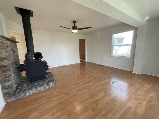 Photo - Northside 3 Bedroom Fenced with Huge Shop