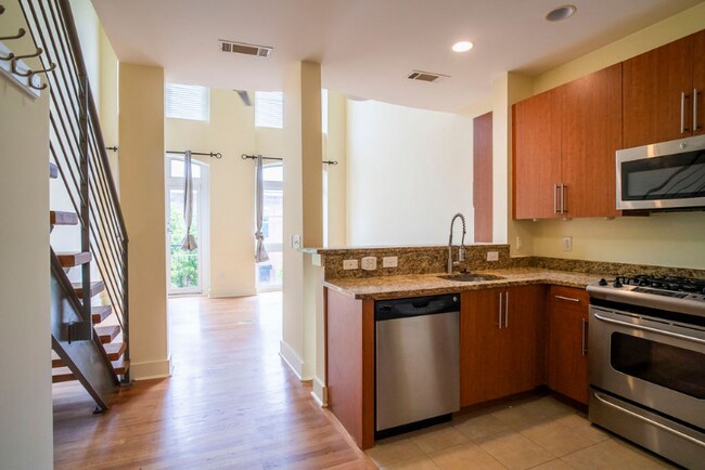 Photo - 1245 Caroline St NE