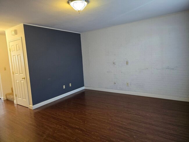 Photo - 401 Country Villa Ln