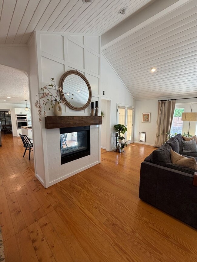 Photo - Beautiful 4 bedroom, 3 bathroom Home with a pool!!