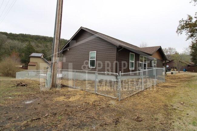 Photo - Beautiful 3 Bedroom / 2 Bath House