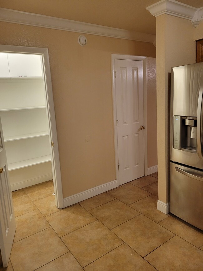 Photo - 631 Northlake Blvd