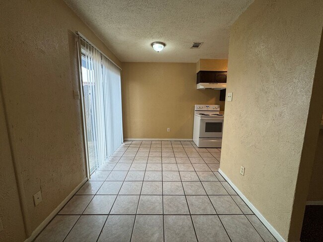 Photo - 1103 Covey Ln Unidad Apt B