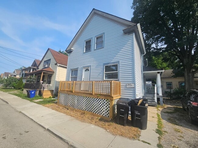 Building Photo - Charming Duplex Unit Near Downtown Cleveland