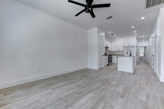 Photo - 5121 Southwind St Unit B