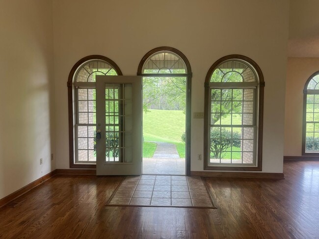 1212 Ridgewood Ct