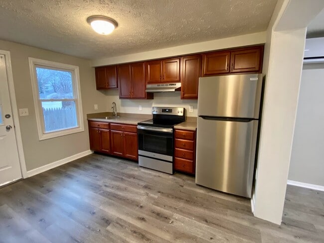 Cocina y comedor - 30 Clayton St Apartamentos Unidad F