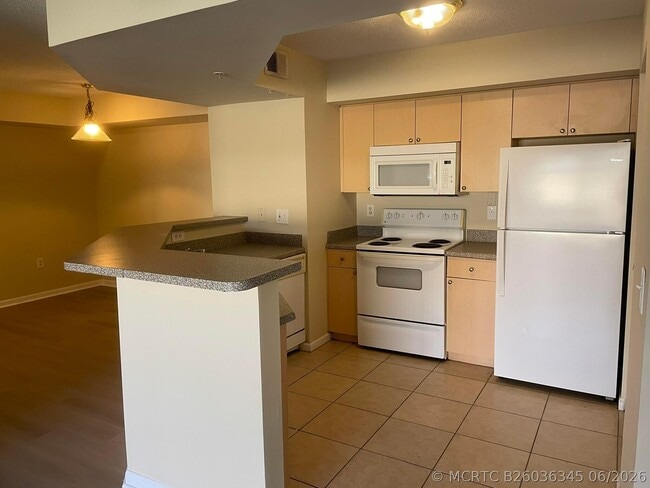 Building Photo - 3605 NW Adriatic Ln Unit 7-103