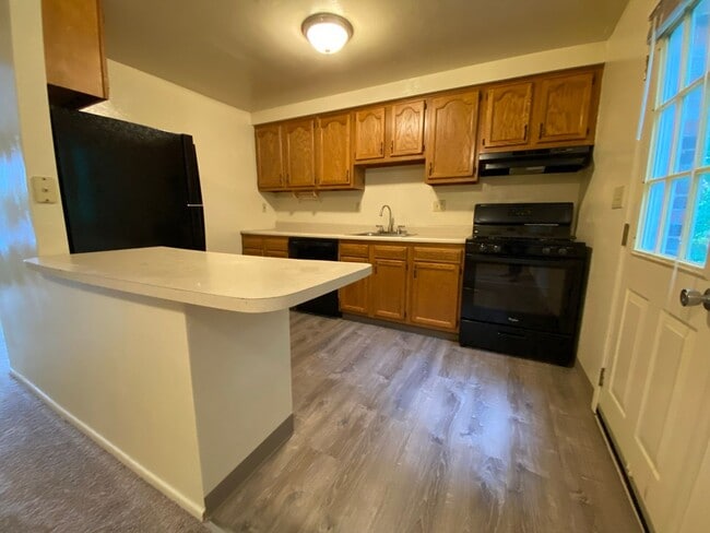 Building Photo - Incredible Two Bedroom Townhouse in Plum! Garage, Yard & More! Call Today!