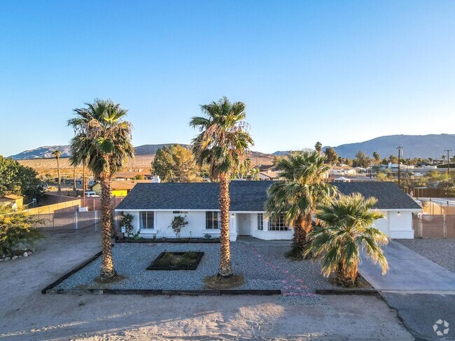 Building Photo - A Fully Furnished 3 Bedroom With Desert Mo... Rental