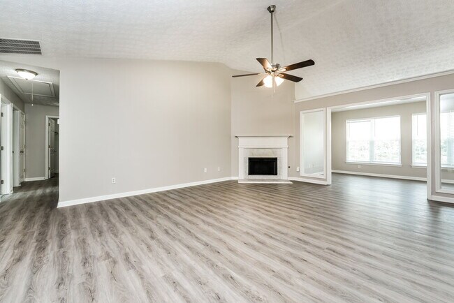 Photo - 120 Champions Ln