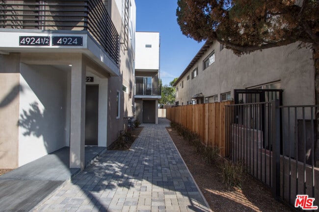 4924 Laurel Canyon Blvd
