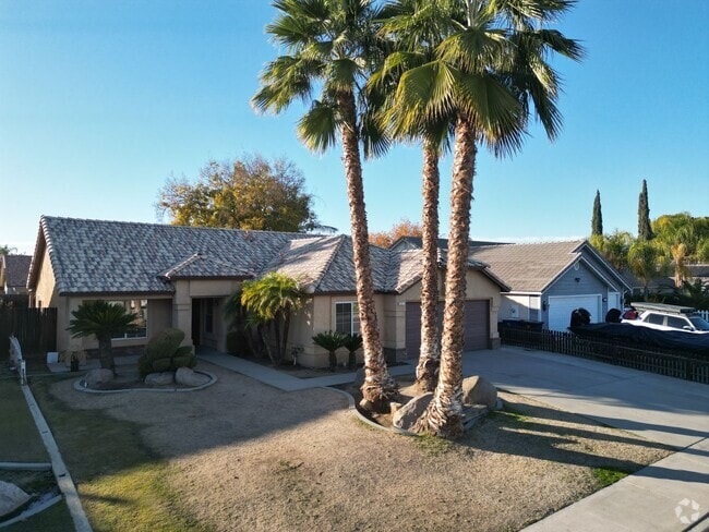 Building Photo - Spacious 5-Bedroom Home in Bakersfield, CA!