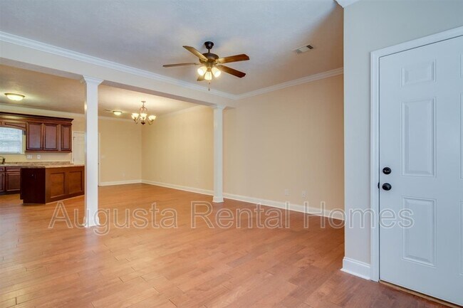 Photo - 141 Village Run