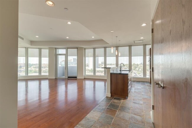 Photo - 5900 Mosteller Dr Unit 73