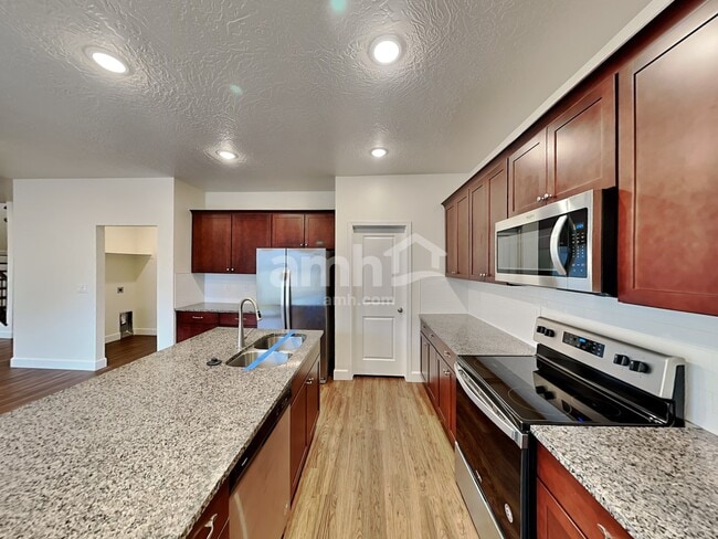 Photo - 2364 Surry Way