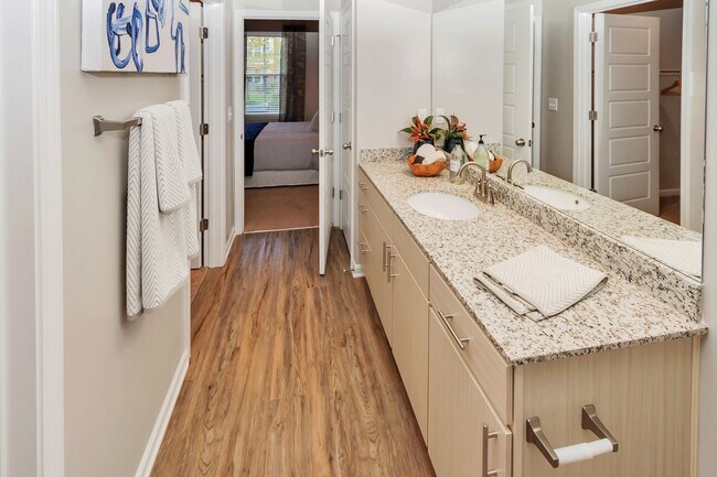 Photo - TRAILSIDE VERDAE