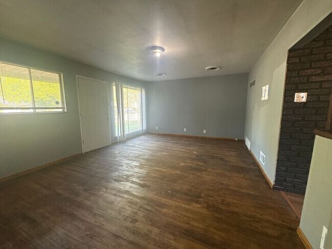 Photo - 3 Bedroom, 1 Bath House on Cul De Sac!