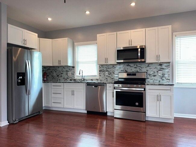 Building Photo - 220 Lafayette Ave Unit 1 Rental