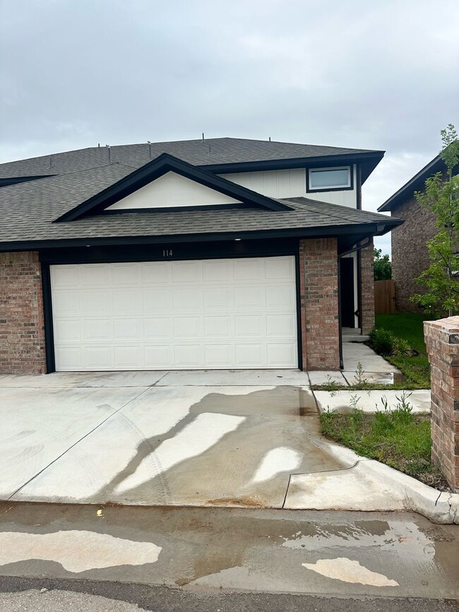 BRAND NEW DUPLEX - 1/2 off the first two m... - BRAND NEW DUPLEX - 1/2 off the first two m... House