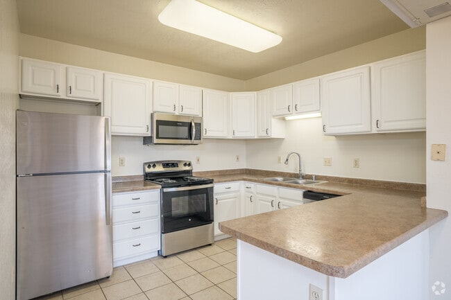 2BR,2BA - 1,067SF - Kitchen - Cameron Park