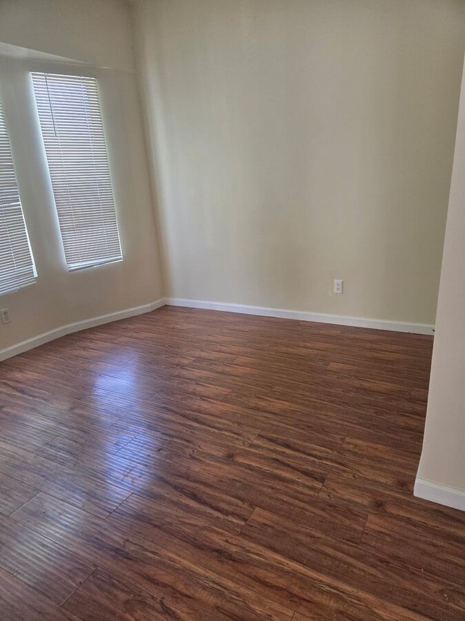 Photo - 1940 S New England St