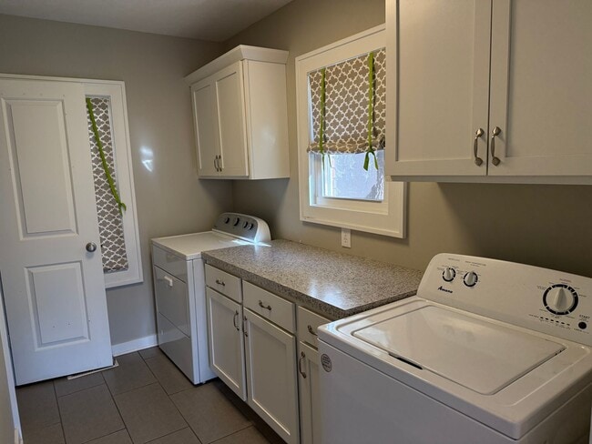 Photo - 3 bed 1 bath Brick Bungalow in Forest Hills