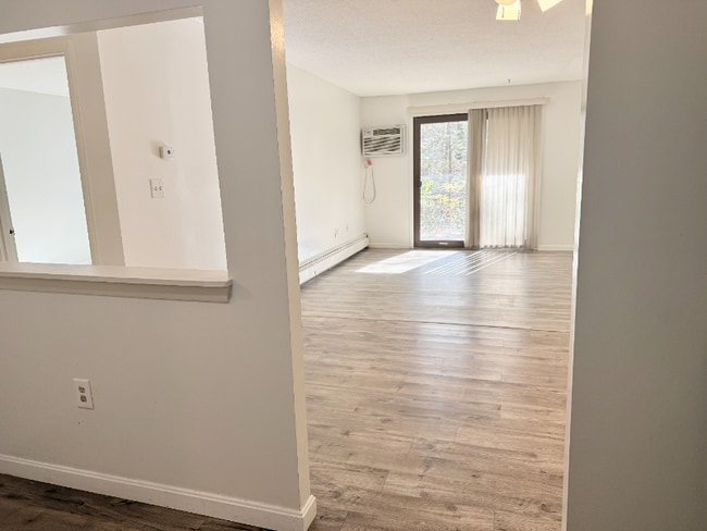 Building Photo - 2 Strawberry Bank Rd