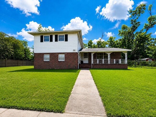 6006 Jaguar Dr W