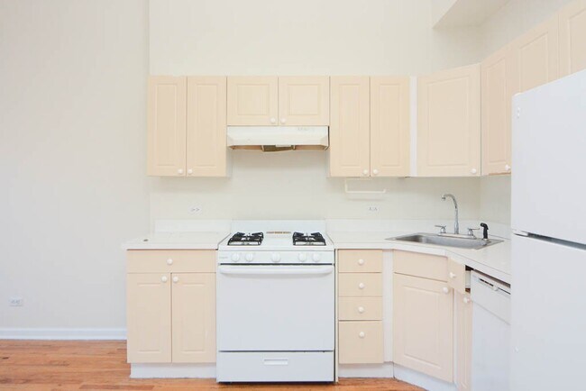 Photo - 909 W Dakin St Unit 204