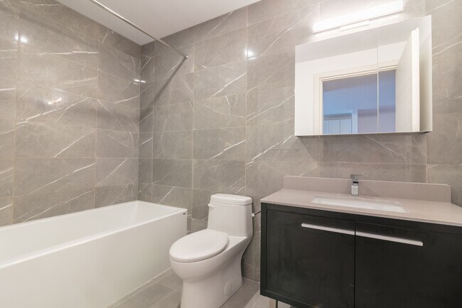 Photo - 30 Saint-Joseph Est Unit 1104