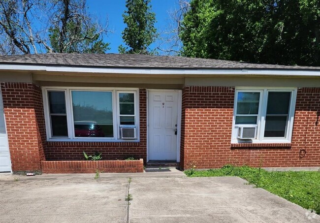 Building Photo - 6118 Anderson St Rental