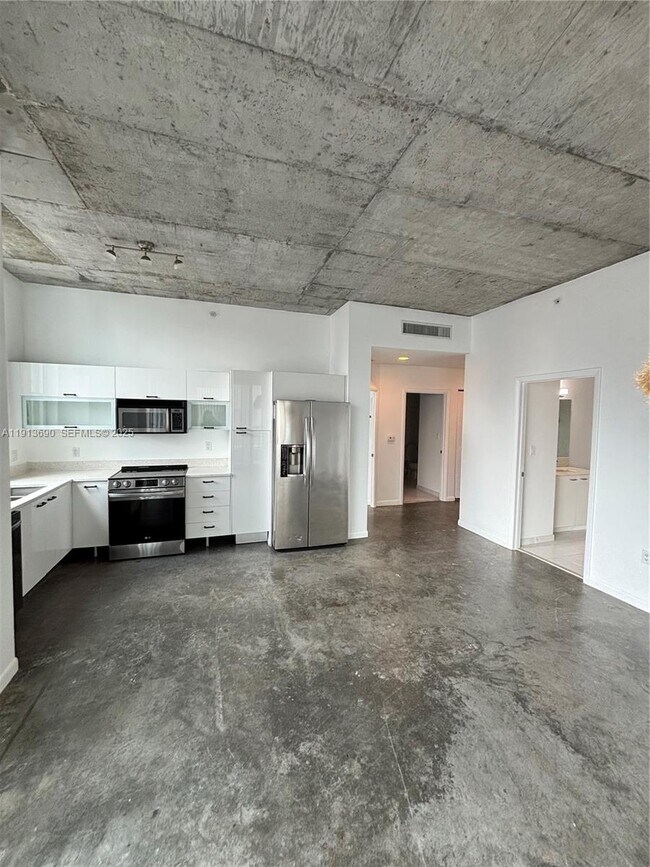 Photo - 133 NE 2nd Ave Unidad 1519