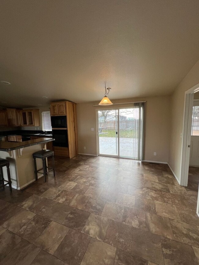 Photo - 12533 Rd 9 NW