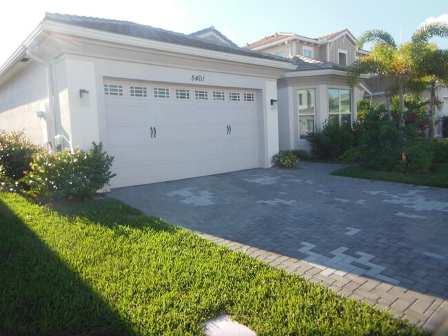 Building Photo - 5401 Pecan Dr