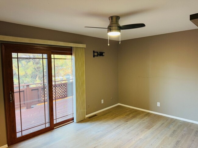 Building Photo - West End with Pool, Deck and Central AC