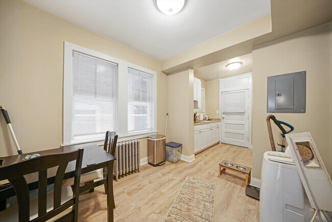 1923 Grove Ave Unit 4