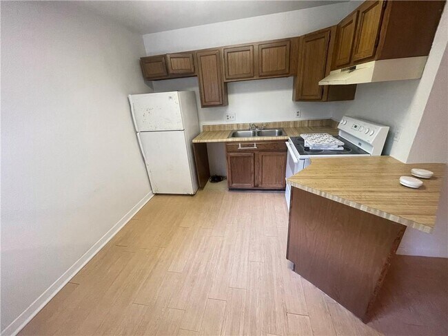 1648 Post Rd